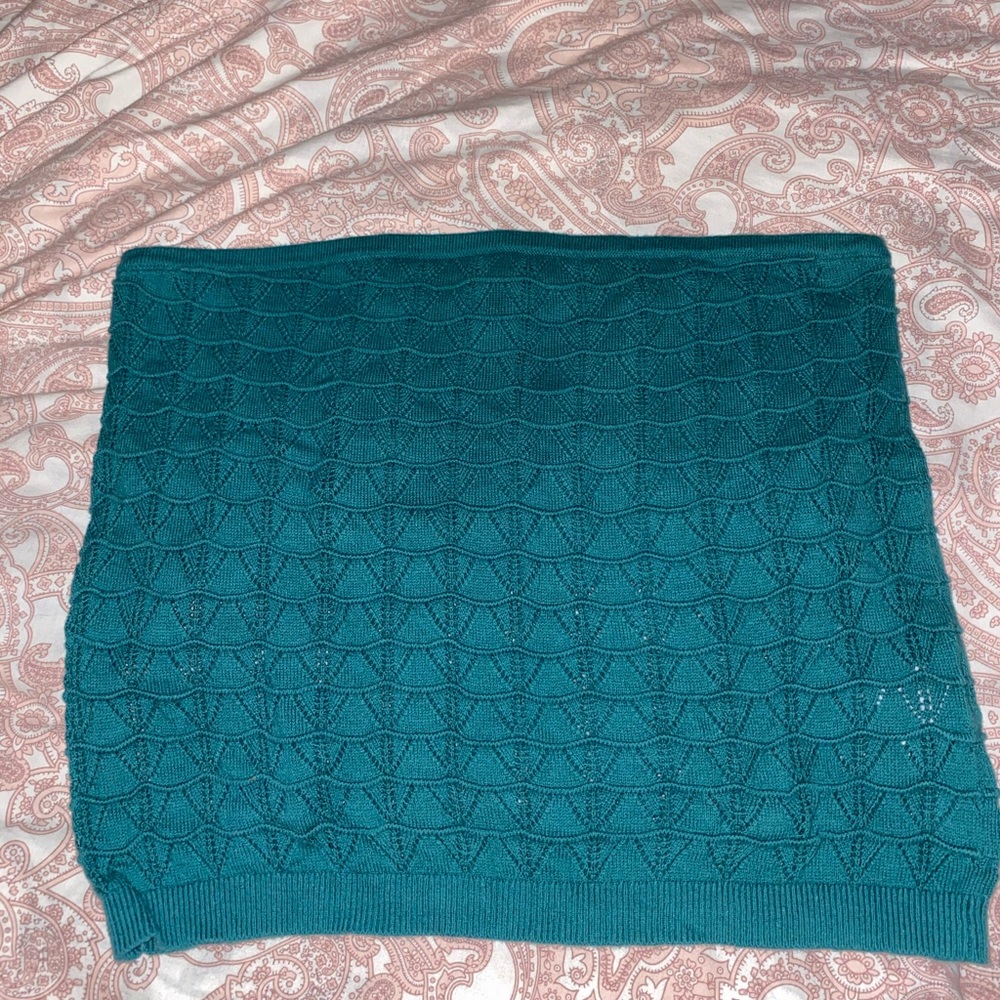 2/12👀American eagle tube top